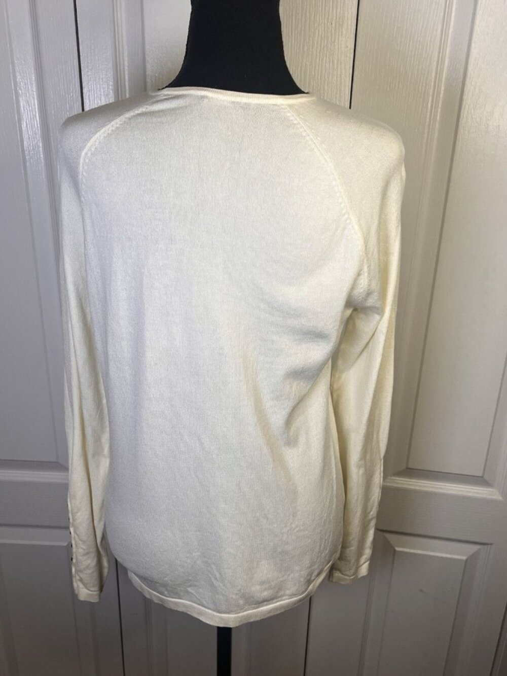 J Mclaughlin Jamey Sweater Sz M Ivory Cotton Modal Eight Button Sleeve Soft Whit - Picture 6 of 8